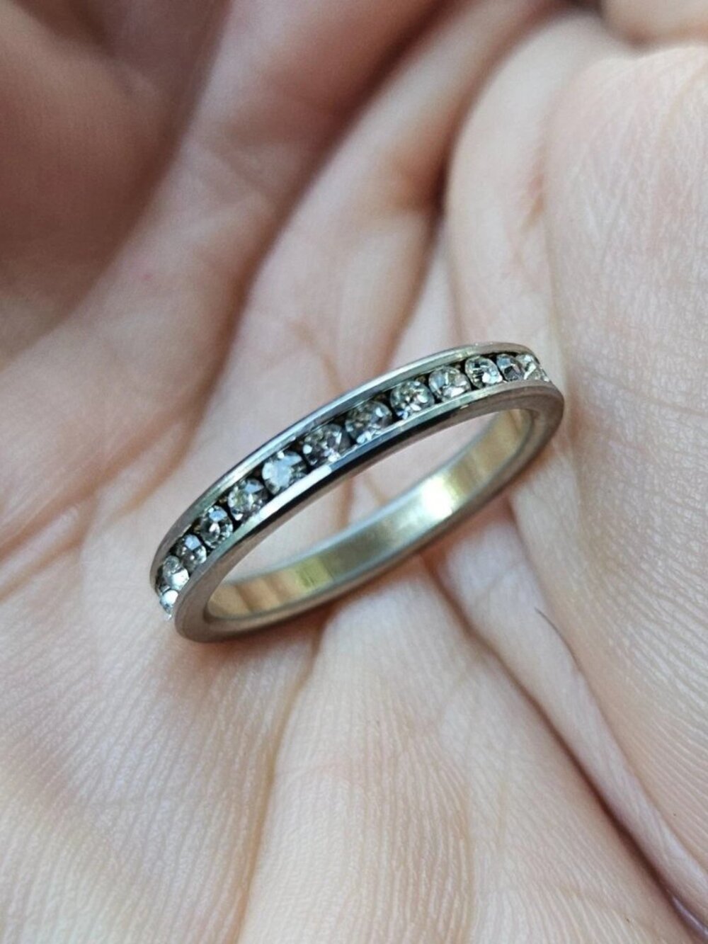 Vintage Ring Crystal Accent Fashion Jewelry Finger Band Unisex Size 7.5 Unbrand